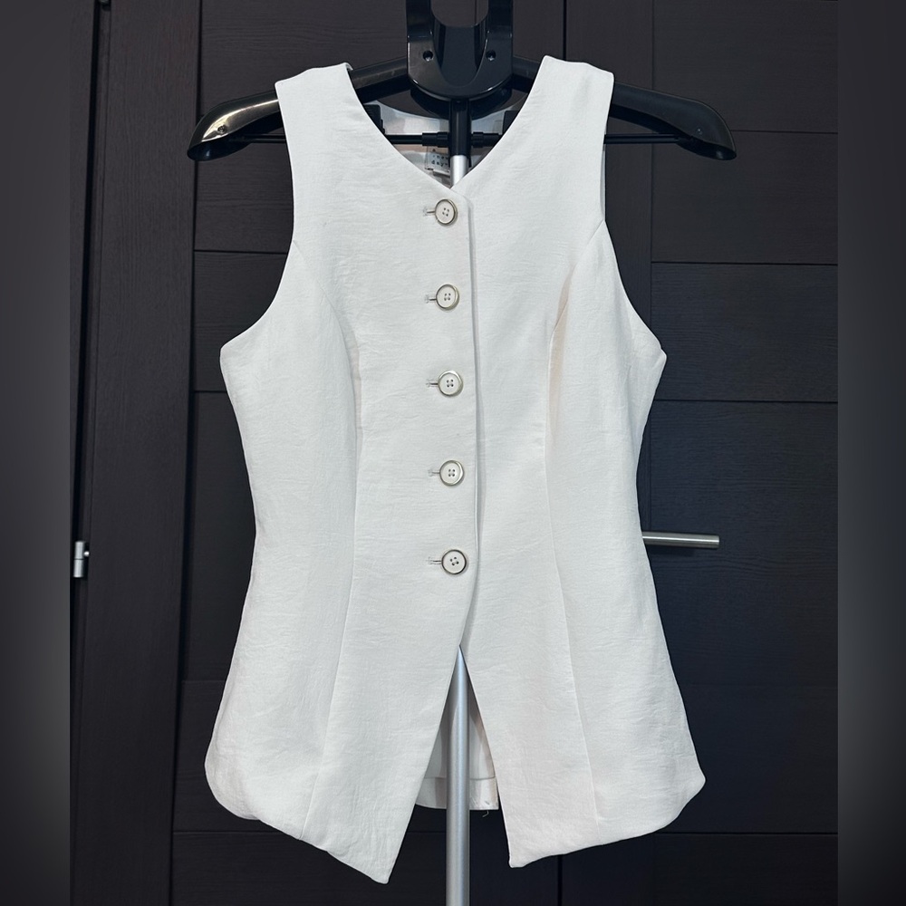 A New Day White Sleeveless Button-Up Blouse